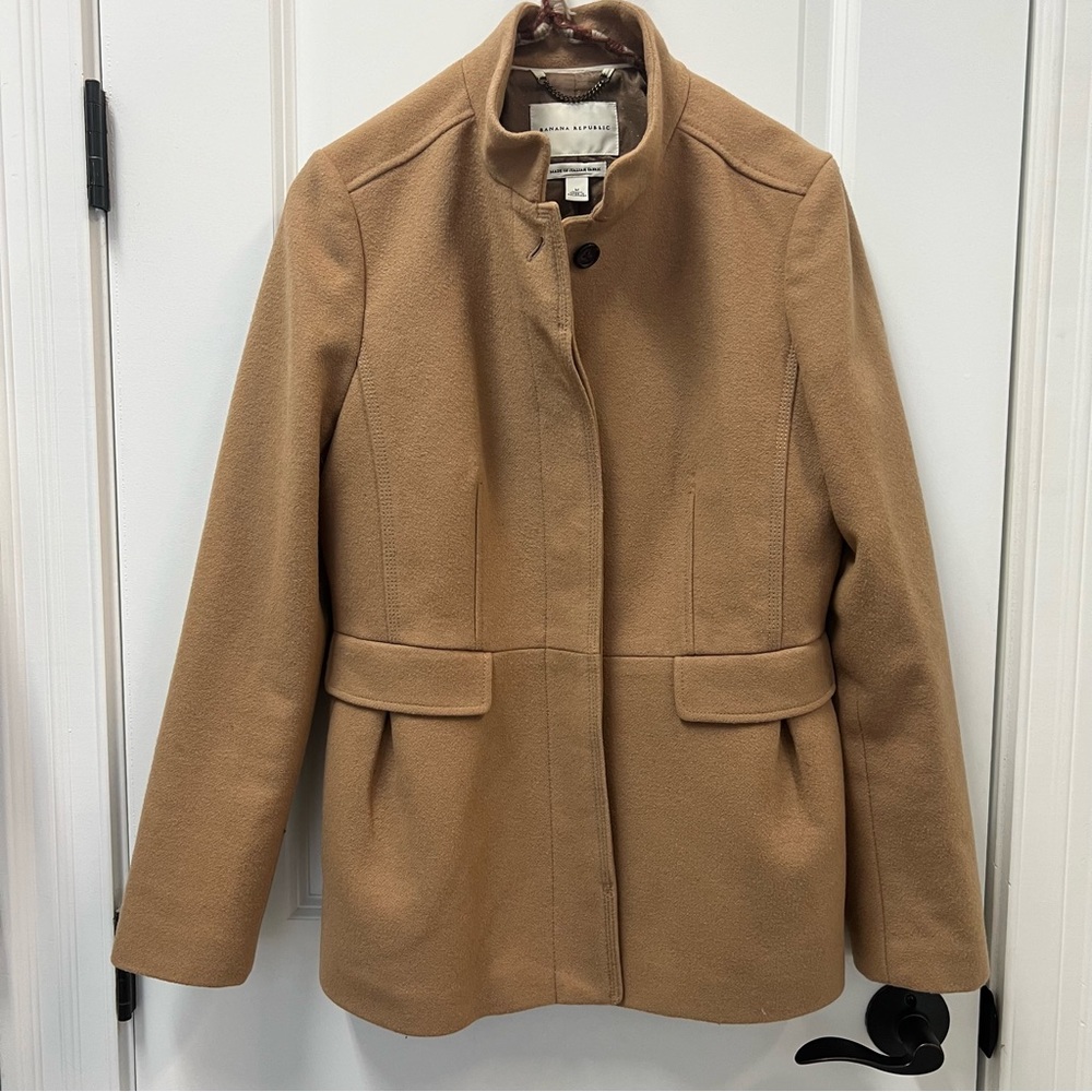 Banana Republic Peacoat- Tan/Caramel Color, Size Medium